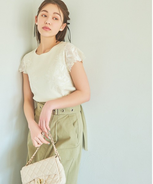 mysty woman(ミスティウーマン)の「フラワーシシュウスリーブプルオーバー 118549(ニット/セーター・レディース・オフホワイト/ライトブルー/ブラック・FREE)」の11枚目の写真