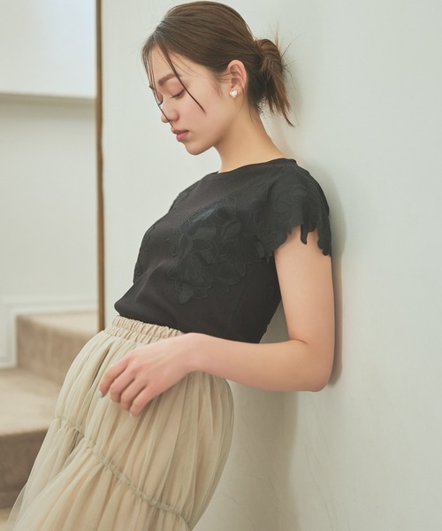 mysty woman(ミスティウーマン)の「フラワーシシュウスリーブプルオーバー 118549(ニット/セーター・レディース・オフホワイト/ライトブルー/ブラック・FREE)」の12枚目の写真