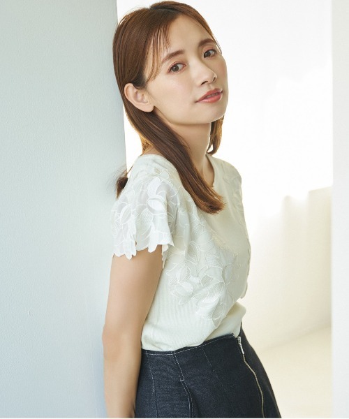 mysty woman(ミスティウーマン)の「フラワーシシュウスリーブプルオーバー 118549(ニット/セーター・レディース・オフホワイト/ライトブルー/ブラック・FREE)」の5枚目の写真