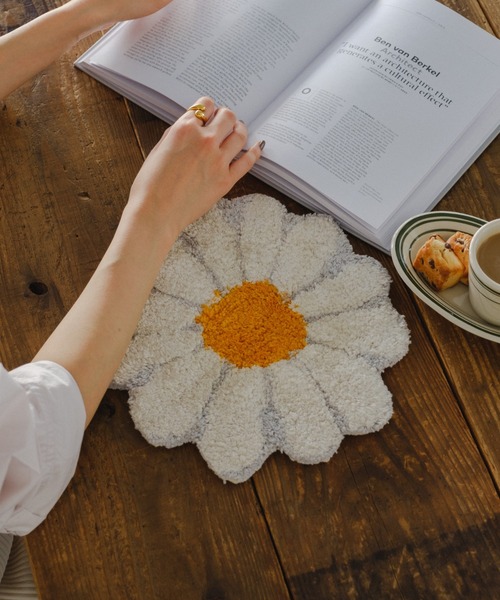 BIRTHDAY BAR(バースデイバー)の「【SAHIR サヒール】Daisy mat M(ラグ/マット・レディース・ホワイト・0)」の1枚目の写真