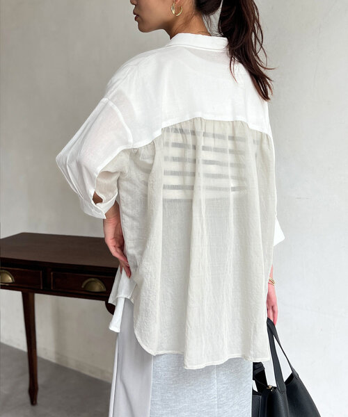 Chez toi(シェトワ)の「BACKシアーリネンシャツ(シャツ/ブラウス・レディース・ピンク/ベージュ/ブラック/オフホワイト・FREE)」の5枚目の写真