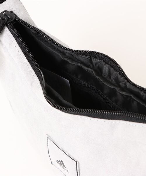 adidas(アディダス)の「《adidas》ウィンター ポーチ(ボディバッグ/ウエストポーチ・メンズ・グレー・フリー)」の4枚目の写真