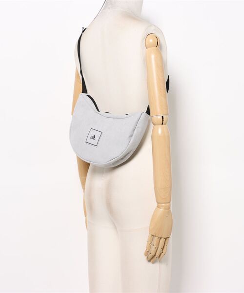 adidas(アディダス)の「《adidas》ウィンター ポーチ(ボディバッグ/ウエストポーチ・メンズ・グレー・フリー)」の5枚目の写真