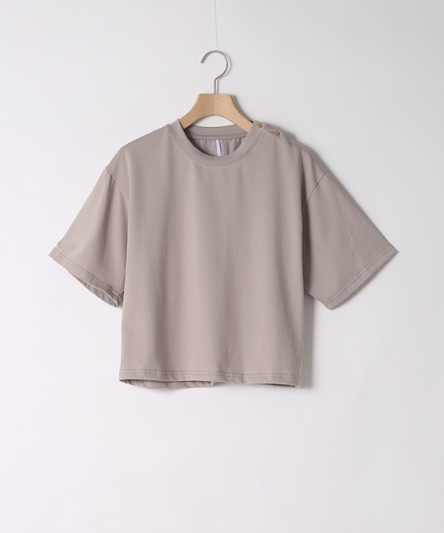WHYTO.(ホワイト)の「「WHYTO. / ホワイト」SIDE TUCK BUTTON TEE(シャツ/ブラウス・レディース・グレイッシュベージュ/チャコールグレー・38/36)」の2枚目の写真