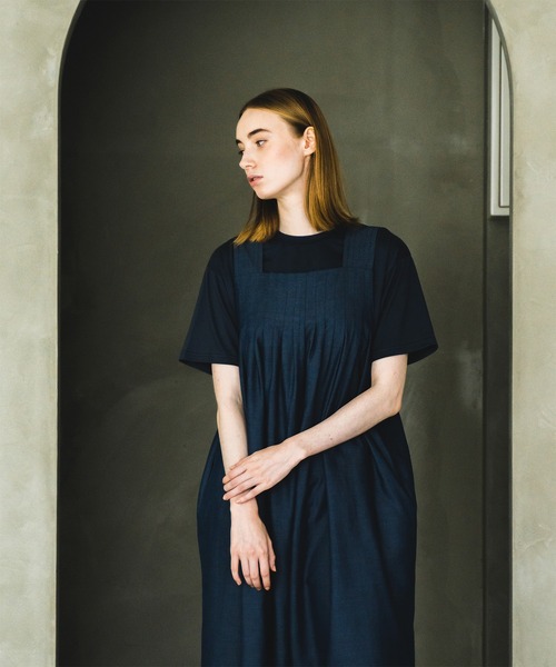 WHYTO.(ホワイト)の「「WHYTO. / ホワイト」SIDE TUCK BUTTON TEE(シャツ/ブラウス・レディース・グレイッシュベージュ/チャコールグレー・38/36)」の1枚目の写真