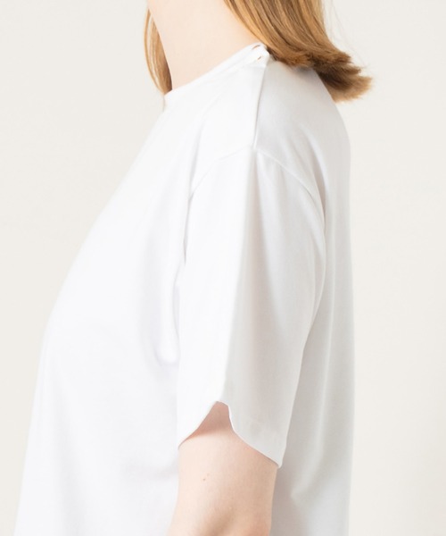 WHYTO.(ホワイト)の「「WHYTO. / ホワイト」SIDE TUCK BUTTON TEE(シャツ/ブラウス・レディース・グレイッシュベージュ/チャコールグレー・38/36)」の11枚目の写真