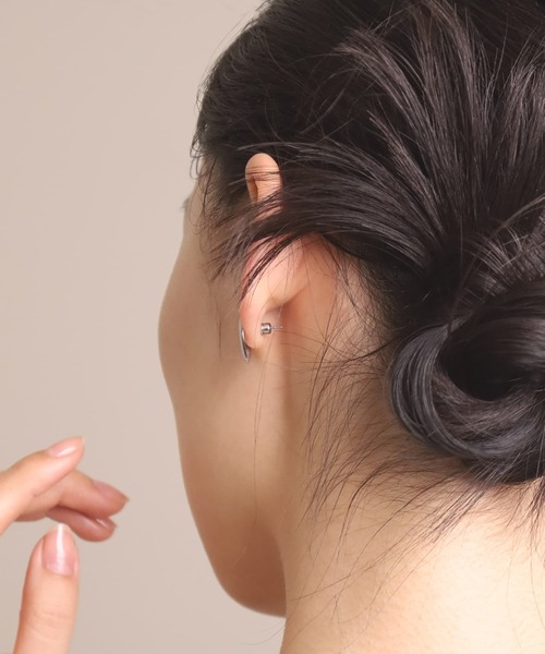 LHME（エルエイチエムイー）の「【WEB限定】“Moment”スムースハートピアス/サージカルステンレス（金属アレルギー対応）【LHME / エルエイチエムイー】（ピアス（両耳用）・レディース・シルバー/ゴールド・ONE SIZE）」の9枚目の写真