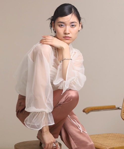 LHME（エルエイチエムイー）の「【WEB限定】“Moment”スムースハートピアス/サージカルステンレス（金属アレルギー対応）【LHME / エルエイチエムイー】（ピアス（両耳用）・レディース・シルバー/ゴールド・ONE SIZE）」の13枚目の写真