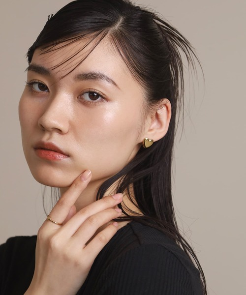 LHME（エルエイチエムイー）の「【WEB限定】“Moment”スムースハートピアス/サージカルステンレス（金属アレルギー対応）【LHME / エルエイチエムイー】（ピアス（両耳用）・レディース・シルバー/ゴールド・ONE SIZE）」の20枚目の写真
