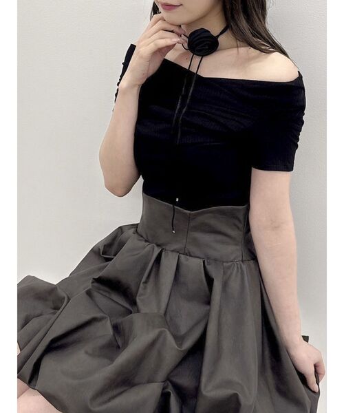 dazzlin(ダズリン)の「チョーカー付きオフショルドレープカットプルオーバー(Tシャツ/カットソー・レディース・ピンク/ブラック/チャコールグレー/オフホワイト・FREE)」の16枚目の写真