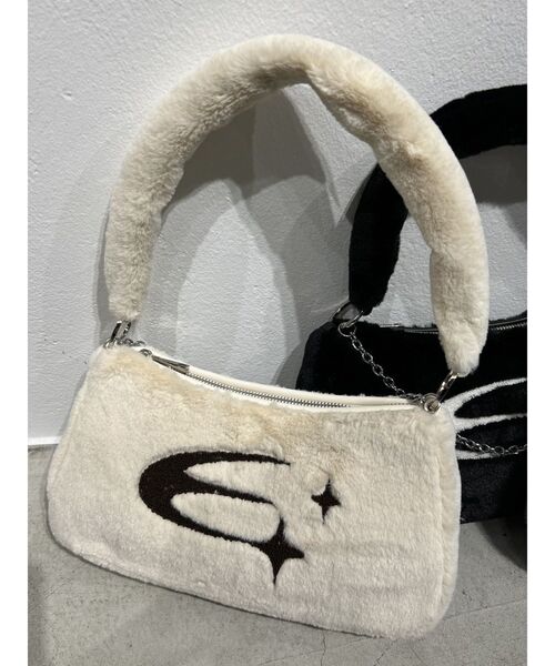 EMODA（エモダ）の「フェイクファーチェーンバッグ（ハンドバッグ・レディース・ブラック/アイボリー/ブルー・FREE）」の7枚目の写真