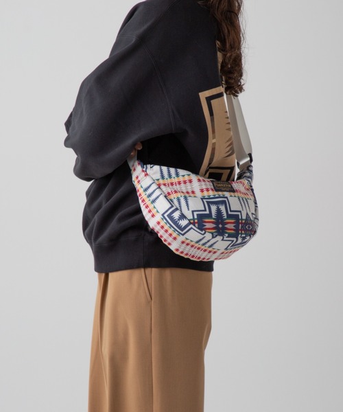 PENDLETON（ペンドルトン）の「コーデュロイムーンバッグ（ボディバッグ/ウエストポーチ・メンズ・ブラック系その他/オフホワイト/ブルー・FREE）」の18枚目の写真