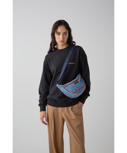 PENDLETON（ペンドルトン）の「コーデュロイムーンバッグ（ボディバッグ/ウエストポーチ・メンズ・ブラック系その他/オフホワイト/ブルー・FREE）」の4枚目の写真