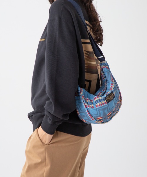 PENDLETON（ペンドルトン）の「コーデュロイムーンバッグ（ボディバッグ/ウエストポーチ・メンズ・ブラック系その他/オフホワイト/ブルー・FREE）」の5枚目の写真