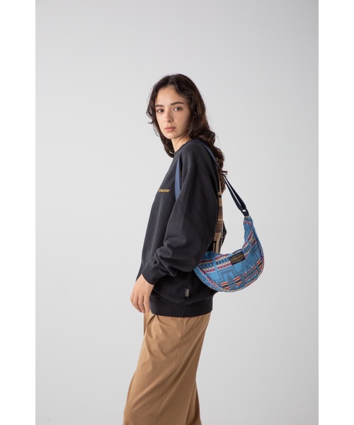 PENDLETON（ペンドルトン）の「コーデュロイムーンバッグ（ボディバッグ/ウエストポーチ・メンズ・ブラック系その他/オフホワイト/ブルー・FREE）」の9枚目の写真