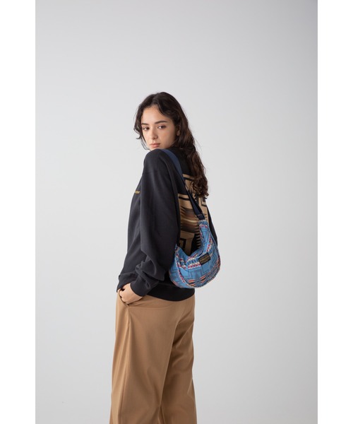 PENDLETON（ペンドルトン）の「コーデュロイムーンバッグ（ボディバッグ/ウエストポーチ・メンズ・ブラック系その他/オフホワイト/ブルー・FREE）」の10枚目の写真