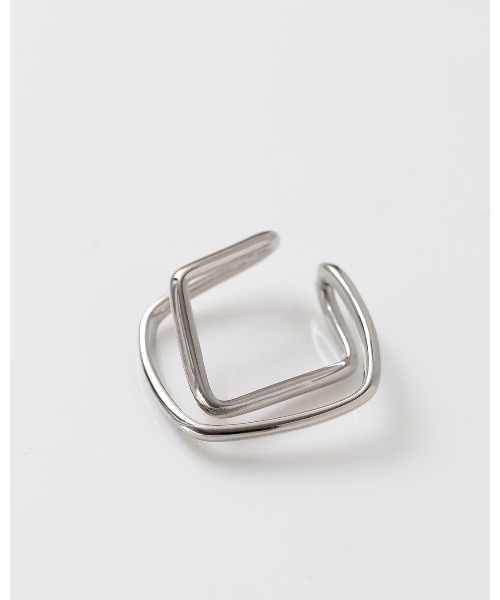 ChooMia（チュミア）の「ダブルラインスクエアモチーフイヤーカフ（イヤーカフ・レディース・ゴールド/シルバー・FREE）」の2枚目の写真