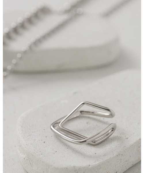 ChooMia（チュミア）の「ダブルラインスクエアモチーフイヤーカフ（イヤーカフ・レディース・ゴールド/シルバー・FREE）」の6枚目の写真