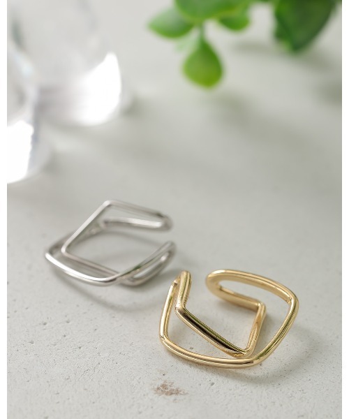 ChooMia（チュミア）の「ダブルラインスクエアモチーフイヤーカフ（イヤーカフ・レディース・ゴールド/シルバー・FREE）」の3枚目の写真