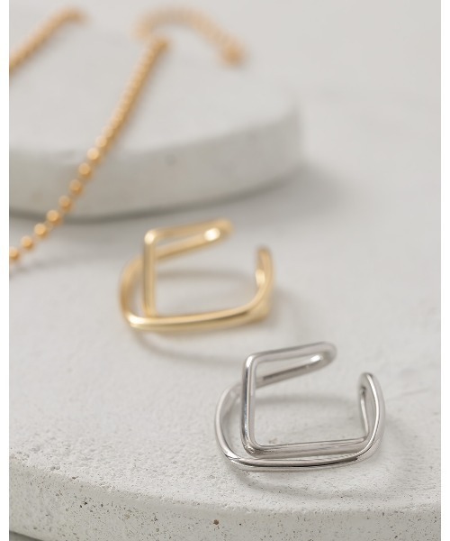 ChooMia（チュミア）の「ダブルラインスクエアモチーフイヤーカフ（イヤーカフ・レディース・ゴールド/シルバー・FREE）」の4枚目の写真