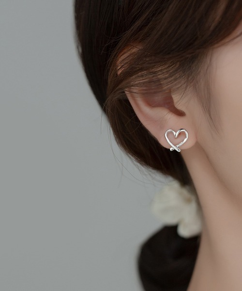 Lace Ladies(レースレディース)の「シンプル オープン ハート イヤリング / ピアス(ピアス(両耳用)・レディース・シルバー系1/ゴールド系2/ゴールド系1/シルバー系2・FREE)」の11枚目の写真
