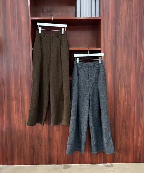 I_am（アイアム）の「wide tuck pants / ワイドタックパンツ（その他パンツ・レディース・ブラック/ブラウン/チャコール・FREE）」の2枚目の写真