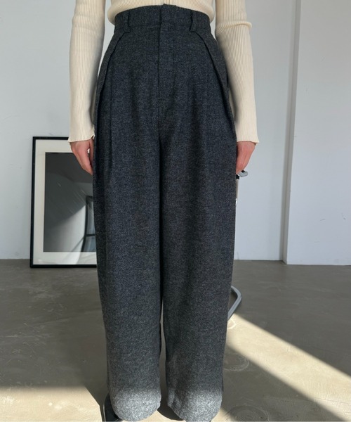 I_am（アイアム）の「wide tuck pants / ワイドタックパンツ（その他パンツ・レディース・ブラック/ブラウン/チャコール・FREE）」の7枚目の写真