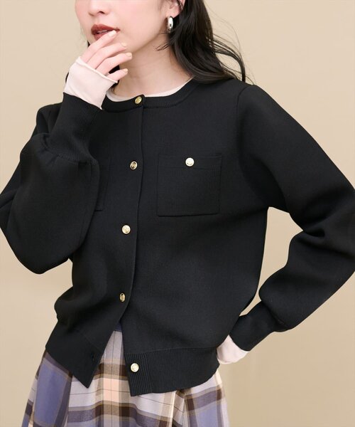 natural couture（ナチュラルクチュール）の「ポリニット金釦ポケ付きカーディガン（カーディガン/ボレロ・レディース・その他1/レッド/ブラック/ピンクベージュ/オフホワイト/チャコールグレー・FREE）」の17枚目の写真