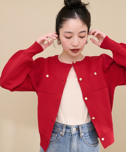 natural couture（ナチュラルクチュール）の「ポリニット金釦ポケ付きカーディガン（カーディガン/ボレロ・レディース・その他1/レッド/ブラック/ピンクベージュ/オフホワイト/チャコールグレー・FREE）」の7枚目の写真
