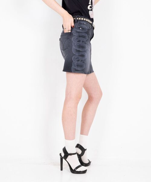 HYSTERIC GLAMOUR(ヒステリックグラマー)の「SNAKE LOOP タイトデニムスカート(デニムスカート・レディース・ブラック/ライトインディゴブルー・24inch/25inch/26inch/27inch)」の6枚目の写真