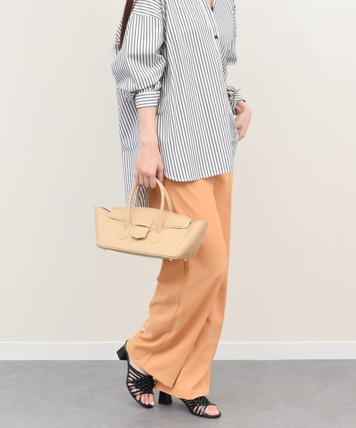 CHRISTIAN VILLA(クリスチャンヴィラ)の「【CHRISTIAN VILLA】レザーワイドハンドバッグ(Q56435)(ハンドバッグ・レディース・ベージュ/ブラック・ALL)」の7枚目の写真