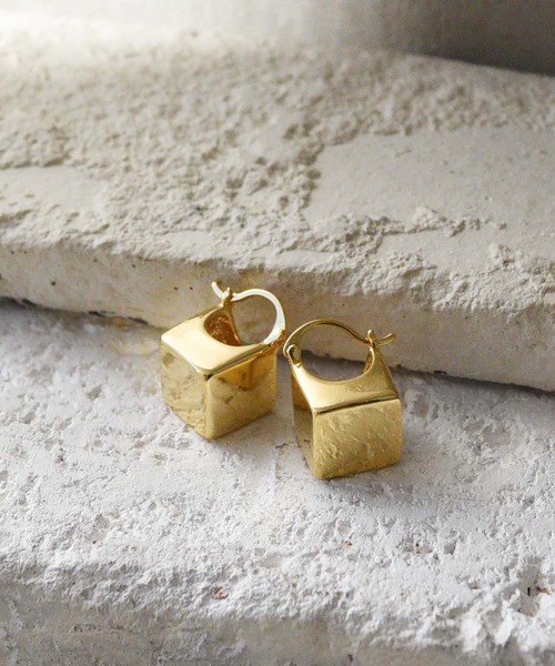 ankh+(アンクプラス)の「《揺らめく光》メタルピアス(ピアス(両耳用)・レディース・ゴールド/ゴールド系3/ゴールド系2/ゴールド系4・FREE)」の5枚目の写真