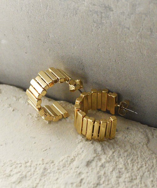 ankh+(アンクプラス)の「《揺らめく光》メタルピアス(ピアス(両耳用)・レディース・ゴールド/ゴールド系3/ゴールド系2/ゴールド系4・FREE)」の6枚目の写真