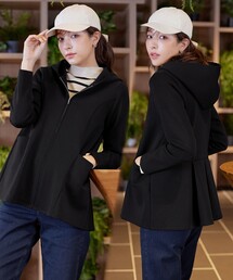 Tiaclasse（ティアクラッセ）の「ソフトダンボールバックフレアフーディー（マウンテンパーカー）」