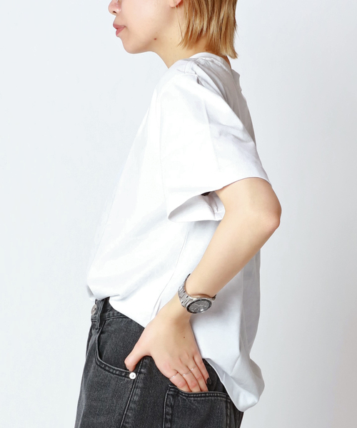 Calvin Klein(カルバン・クライン)の「【Calvin Klein / カルバン クライン】Compact standerd LOGO T-sh(Tシャツ/カットソー・レディース・ブラック/ホワイト・FREE)」の3枚目の写真