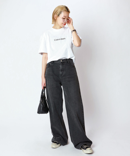 Calvin Klein(カルバン・クライン)の「【Calvin Klein / カルバン クライン】Compact standerd LOGO T-sh(Tシャツ/カットソー・レディース・ブラック/ホワイト・FREE)」の5枚目の写真