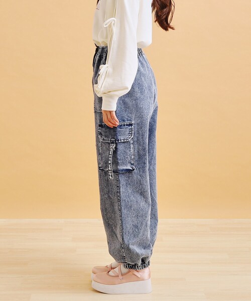 PINK-latte（ピンクラテ）の「デニムカーゴパンツ（その他パンツ・キッズ・ブラック系3/ブルー系その他5・13/14/15 /16）」の4枚目の写真