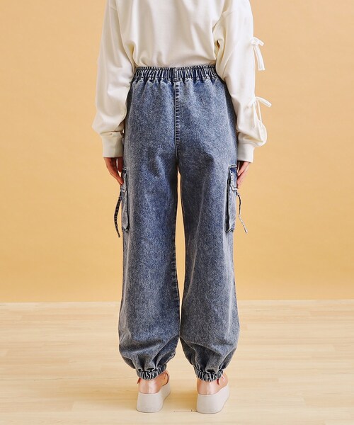 PINK-latte（ピンクラテ）の「デニムカーゴパンツ（その他パンツ・キッズ・ブラック系3/ブルー系その他5・13/14/15 /16）」の5枚目の写真