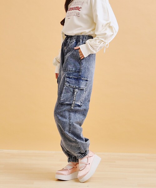 PINK-latte（ピンクラテ）の「デニムカーゴパンツ（その他パンツ・キッズ・ブラック系3/ブルー系その他5・13/14/15 /16）」の15枚目の写真