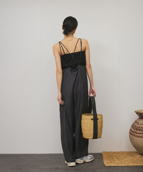 SALON adam et rope'（サロン アダム エ ロペ）の「【セットアップ対応】ドレープスラブサロペット（つなぎ/オールインワン・レディース・チャコールグレー/ベージュ・M/S）」の8枚目の写真