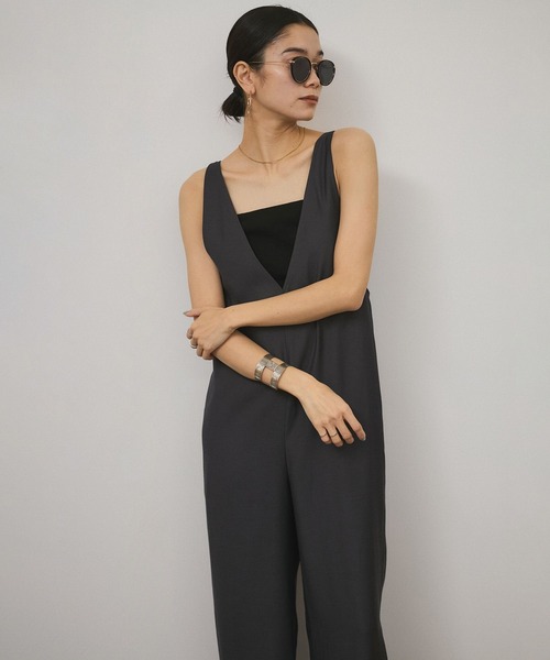 SALON adam et rope'（サロン アダム エ ロペ）の「【セットアップ対応】ドレープスラブサロペット（つなぎ/オールインワン・レディース・チャコールグレー/ベージュ・M/S）」の15枚目の写真