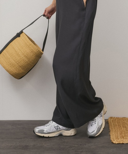 SALON adam et rope'（サロン アダム エ ロペ）の「【セットアップ対応】ドレープスラブサロペット（つなぎ/オールインワン・レディース・チャコールグレー/ベージュ・M/S）」の16枚目の写真