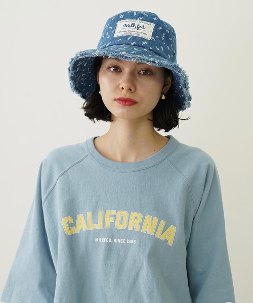 MILKFED.(ミルクフェド)の「FLORAL PATTERN DENIM FRINGE BUCKET HAT(ハット・レディース・ベージュ/ブルー/ブラック・ONE SIZE)」の5枚目の写真