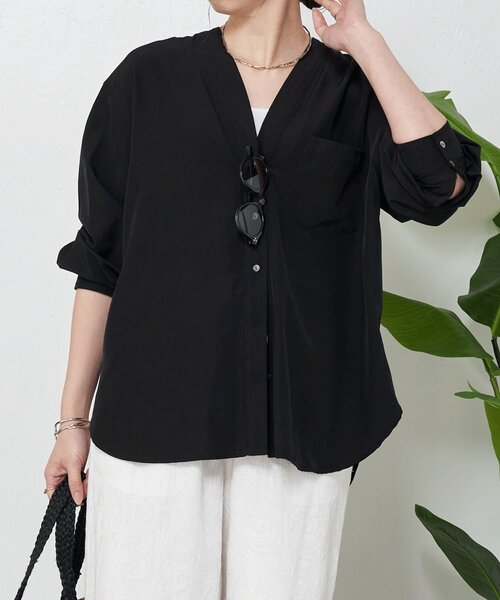 Jena espace merveilleux(ジェナ エスパスメルヴェイユ)の「【デコルテすっきり】トロミダブルVシャツ(シャツ/ブラウス・レディース・イエロー/ブラック/オフホワイト・FREE)」の2枚目の写真