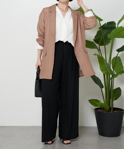 Jena espace merveilleux(ジェナ エスパスメルヴェイユ)の「【デコルテすっきり】トロミダブルVシャツ(シャツ/ブラウス・レディース・イエロー/ブラック/オフホワイト・FREE)」の5枚目の写真