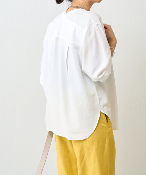 Jena espace merveilleux(ジェナ エスパスメルヴェイユ)の「【デコルテすっきり】トロミダブルVシャツ(シャツ/ブラウス・レディース・イエロー/ブラック/オフホワイト・FREE)」の13枚目の写真