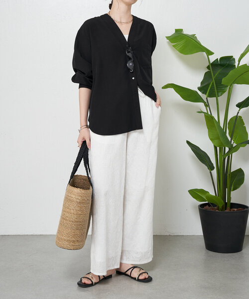 Jena espace merveilleux(ジェナ エスパスメルヴェイユ)の「【デコルテすっきり】トロミダブルVシャツ(シャツ/ブラウス・レディース・イエロー/ブラック/オフホワイト・FREE)」の15枚目の写真