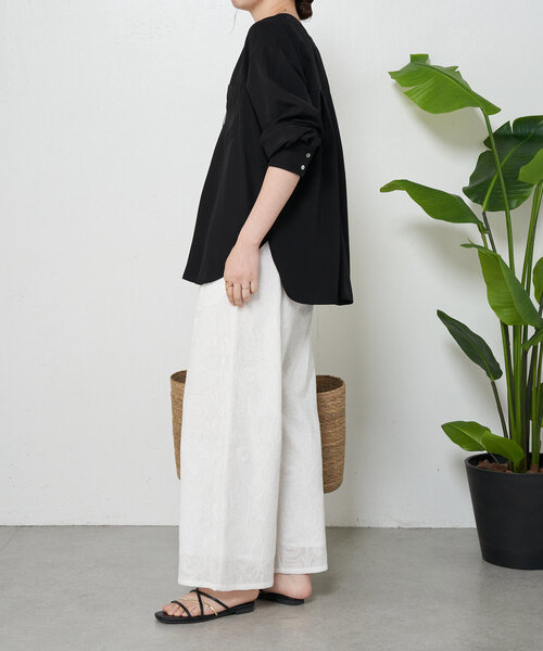 Jena espace merveilleux(ジェナ エスパスメルヴェイユ)の「【デコルテすっきり】トロミダブルVシャツ(シャツ/ブラウス・レディース・イエロー/ブラック/オフホワイト・FREE)」の18枚目の写真