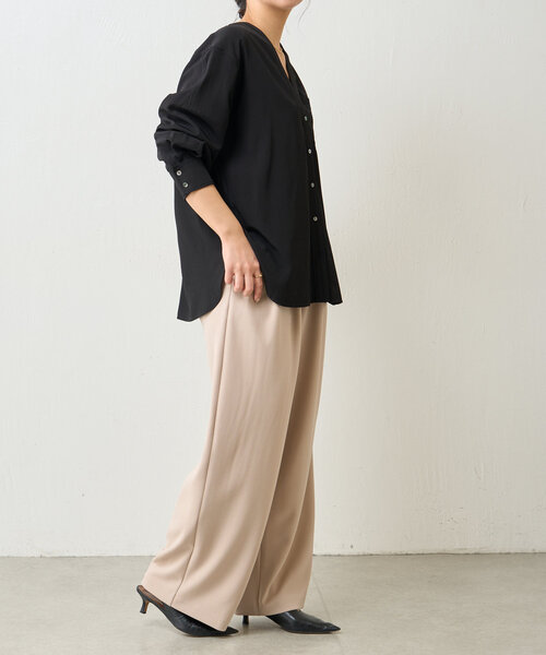 Jena espace merveilleux(ジェナ エスパスメルヴェイユ)の「【デコルテすっきり】トロミダブルVシャツ(シャツ/ブラウス・レディース・イエロー/ブラック/オフホワイト・FREE)」の21枚目の写真