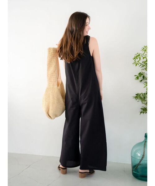 Ungrid(アングリッド)の「スクエアネックギャザーデザインロンパース(つなぎ/オールインワン・レディース・グリーン系その他/ブラック/アイボリー・SMALL/MEDIUM)」の10枚目の写真